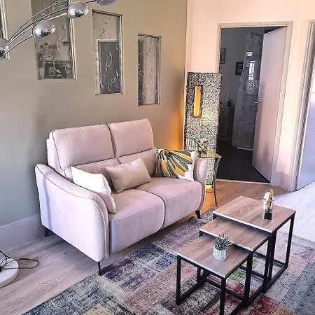 Calme Et Confort Centre Avec Parking Prive דירה