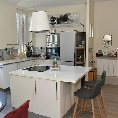 Apartament Calme Et Confort Centre Avec Parking Prive *